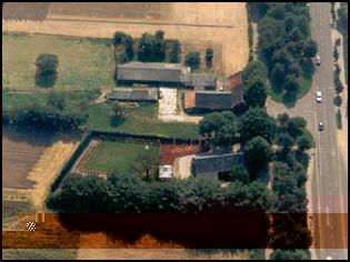 Luchtfoto boerderij van de familie Vingerhoets aan de Polkestraat.
