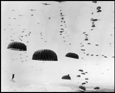 Dropping van de 101e Amerikaanse 'Screaming Eagles' Airborne divisie ten westen van Son.