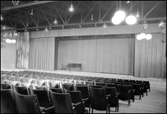 De theaterzaal aan de O.L. Vrouwedijk. (foto: Collectie A.J. Driessen, SHEV)