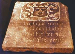 Fragment van een zerk uit 1561