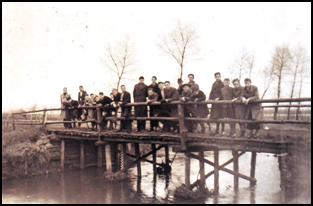 Houten brug over de Dommel uit 1944.