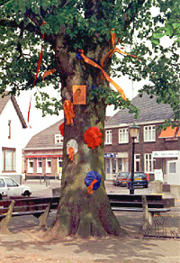 Huldiging Wilhelminaboom in 1998