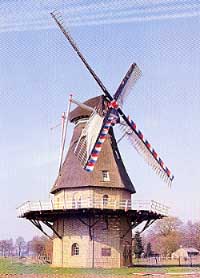 Achtkante stellingkorenmolen 'Sint Jan' te Oerle, gebouwd 1987-1992.